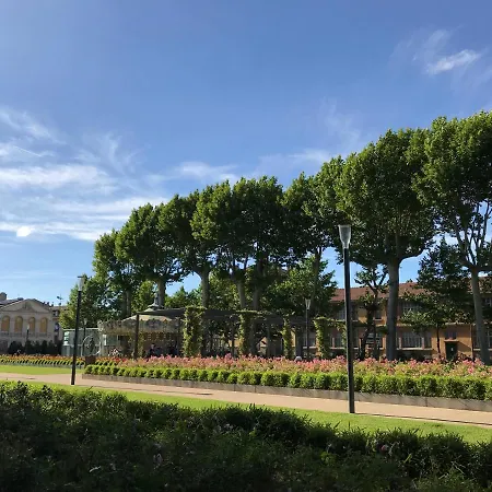 Contemporain Pont Vieux קרקסון